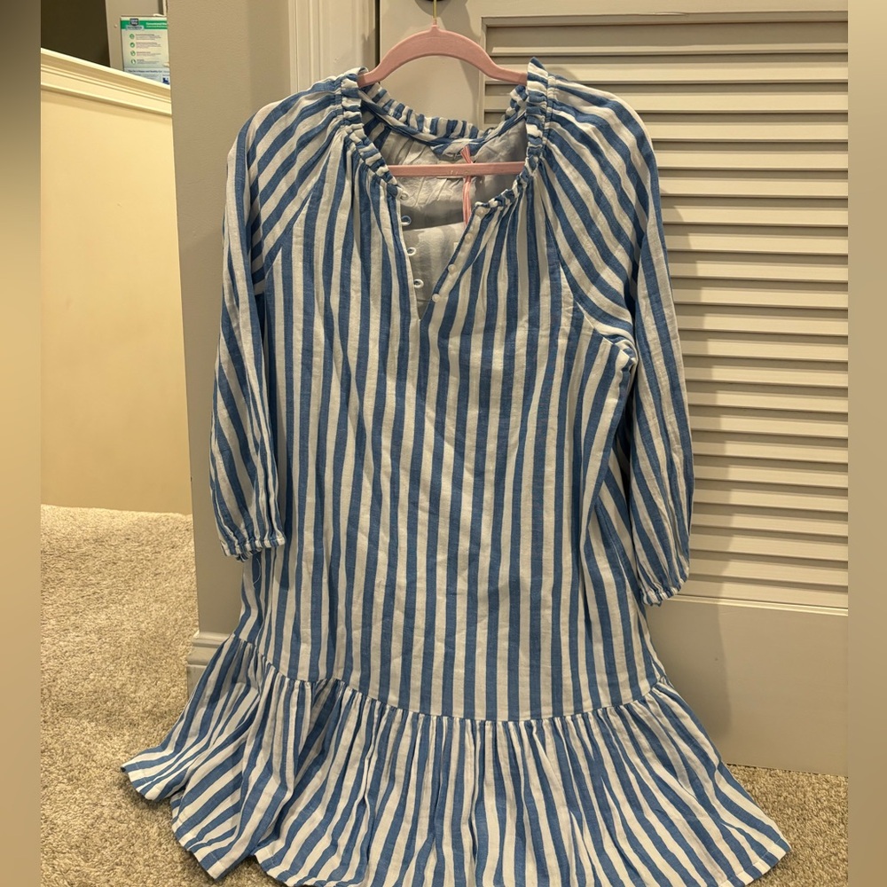 white and blue vineyard vines dress